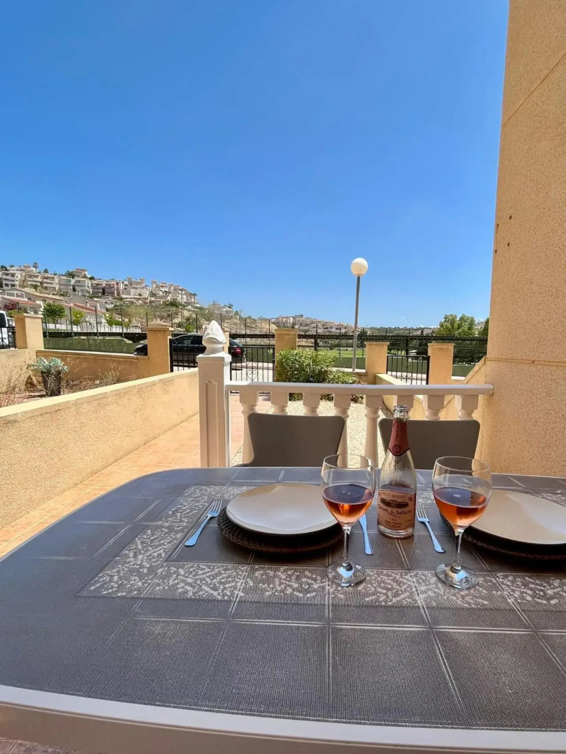 Winter sun apartment with pool access