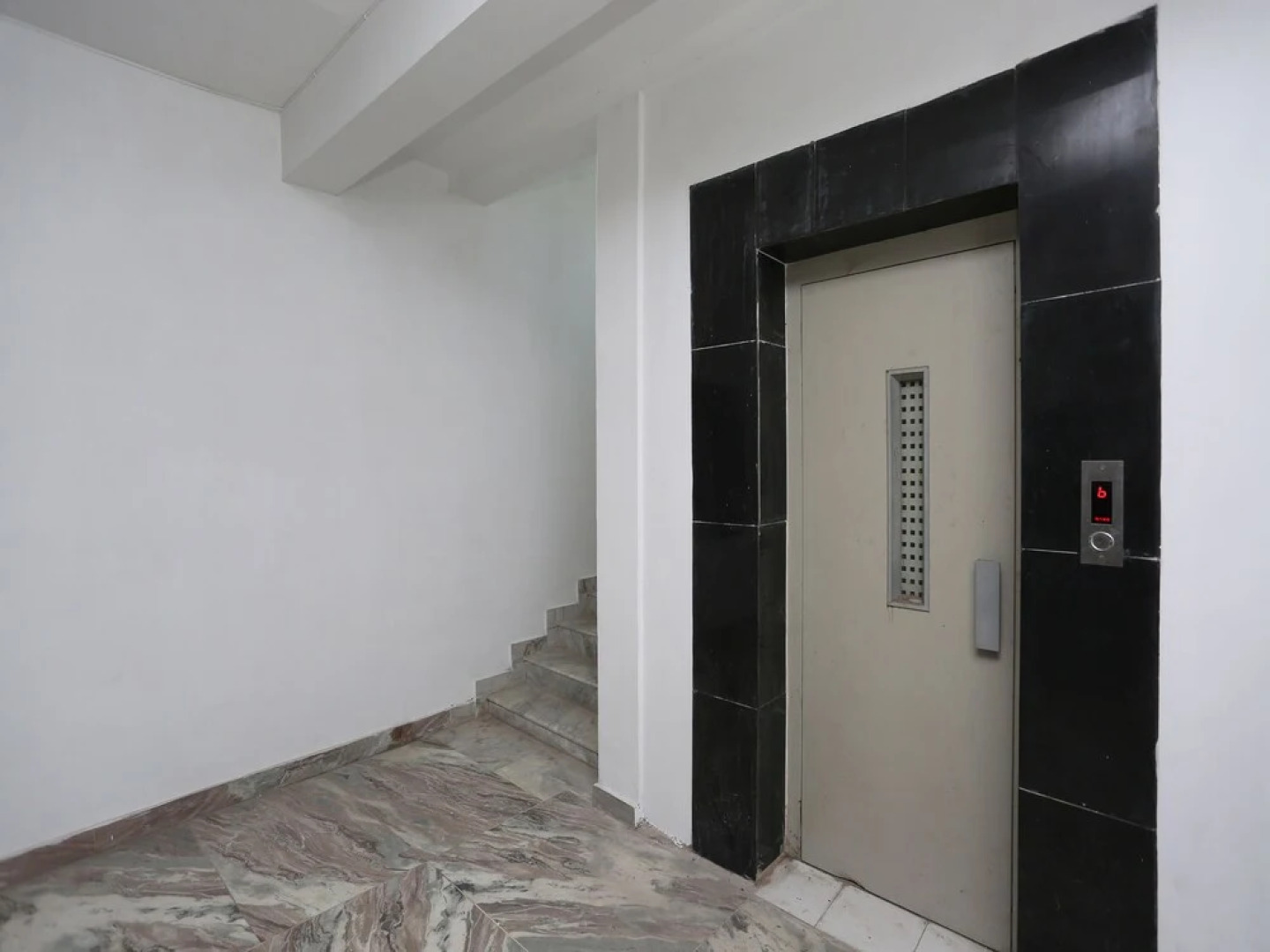 OYO 19166 Sona Mansion