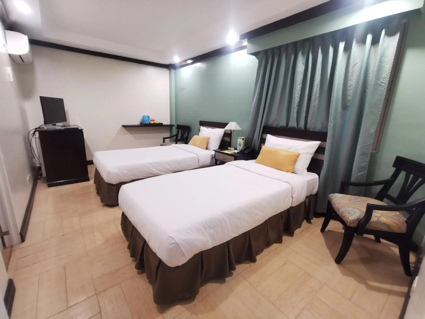 Tagaytay Country Hotel