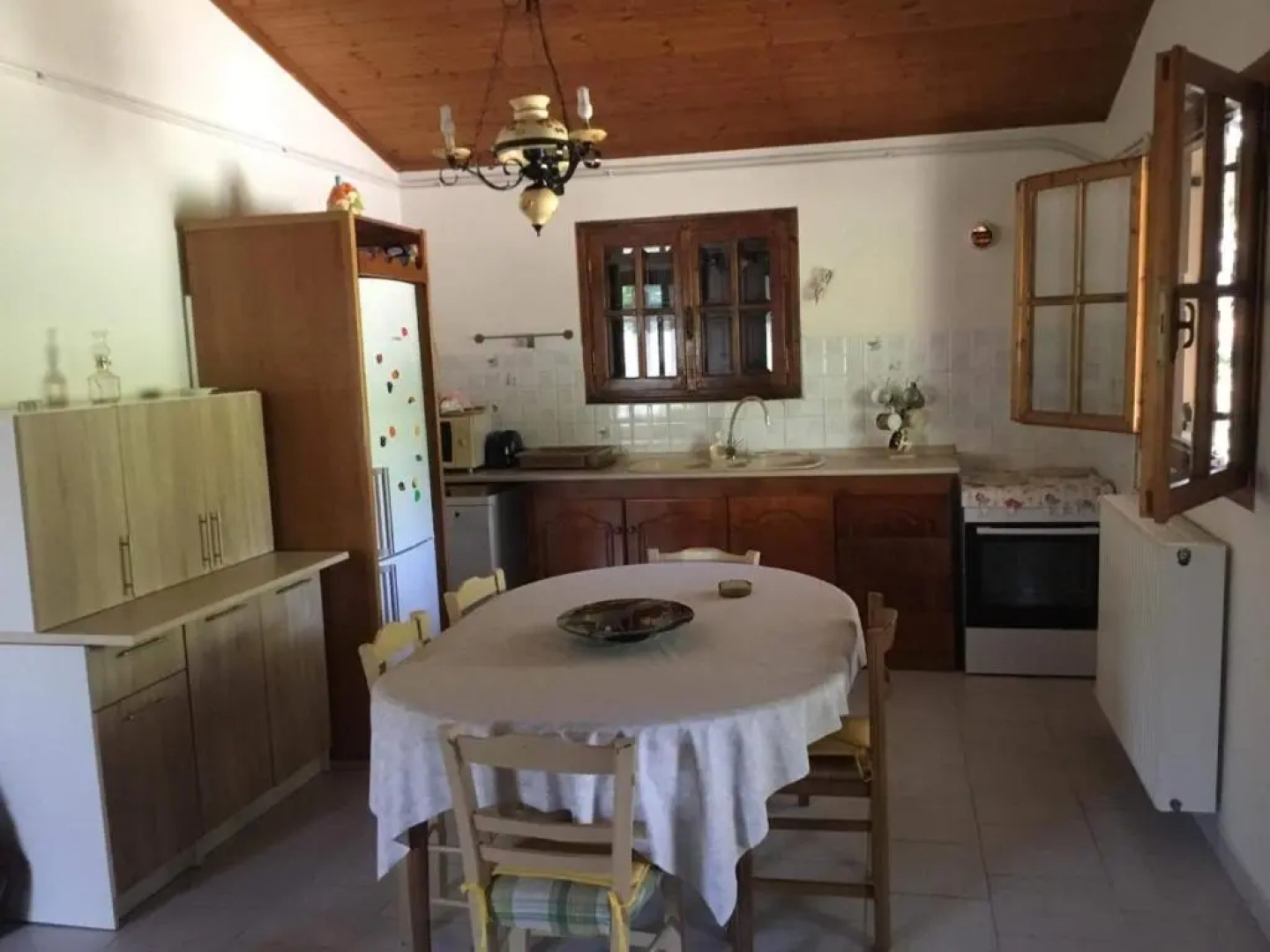 Tota's guest house, 4 min walk to the beach