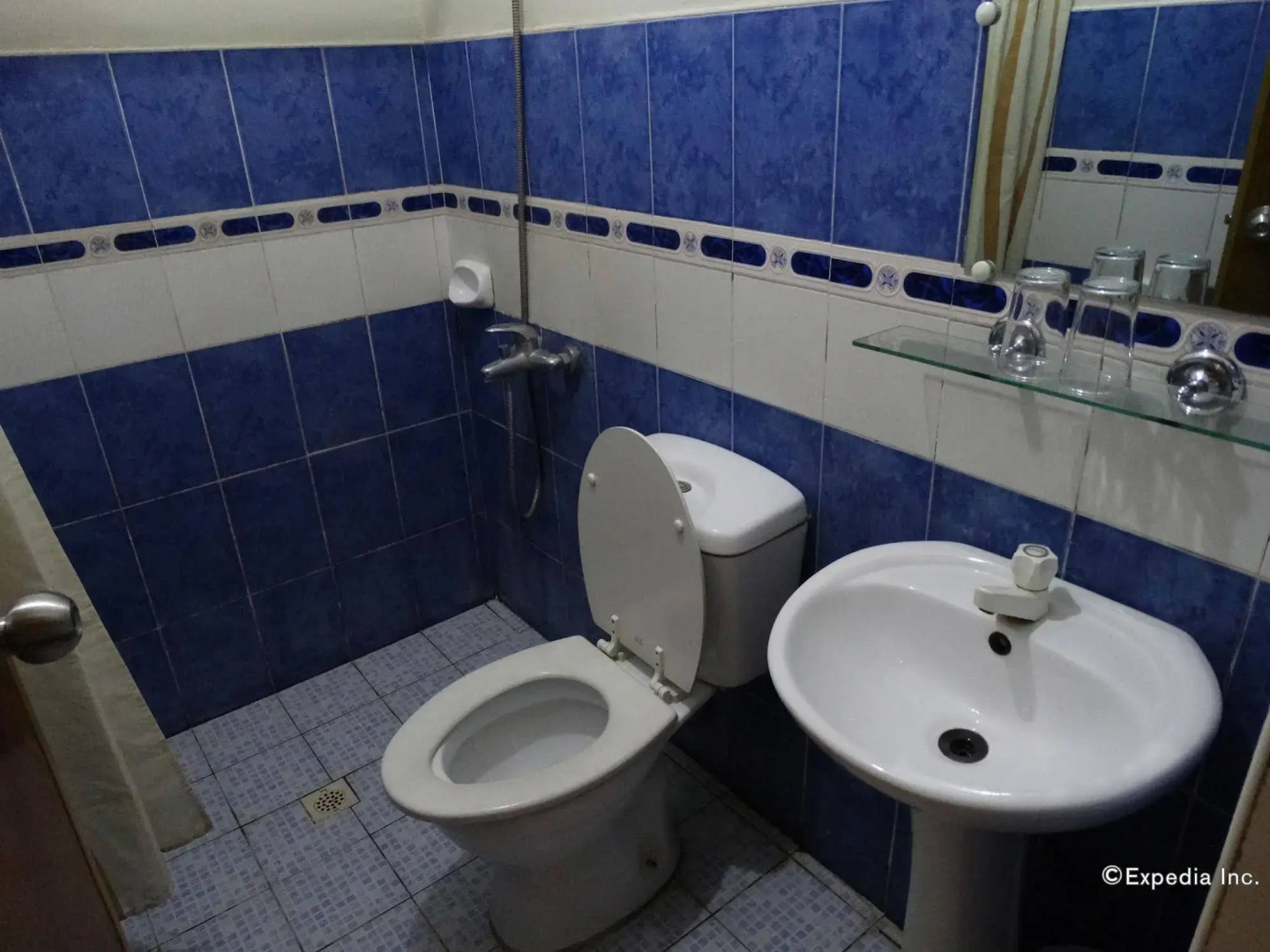 Sun Avenue Tourist Inn & Cafe