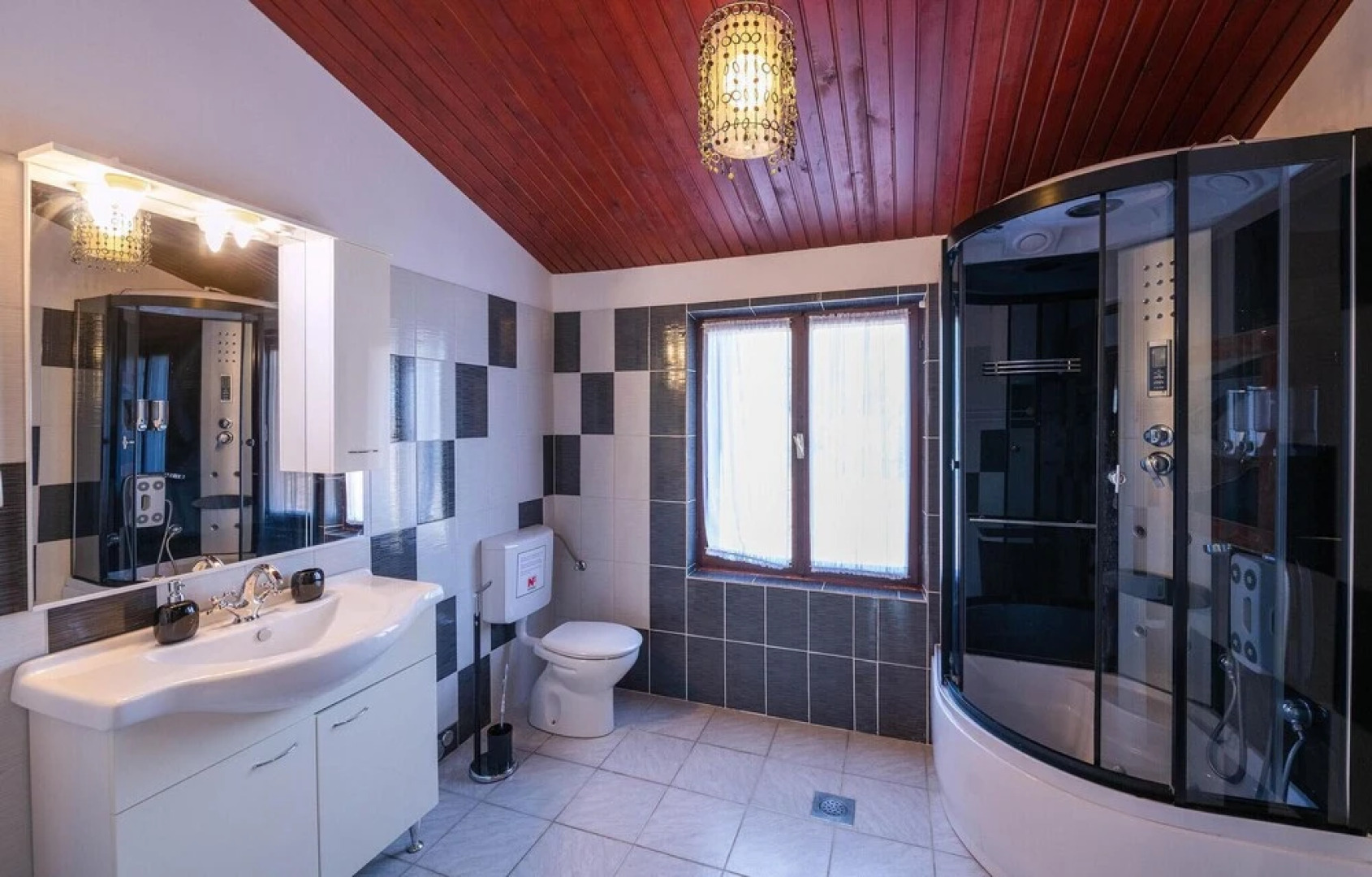 Nice Home in Sisan With Wifi and 7 Bedrooms