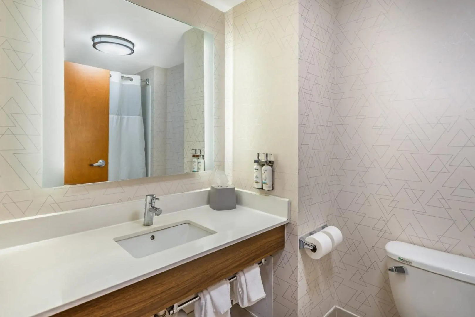 Holiday Inn Express and Suites - Petersburg - Fort Lee by IHG