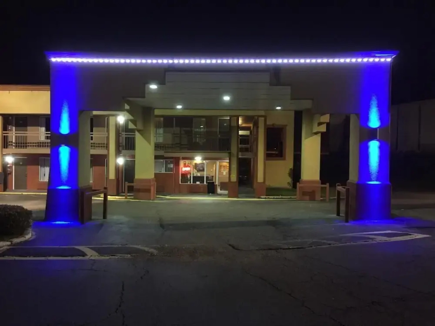 Super 8 - Jackson Central