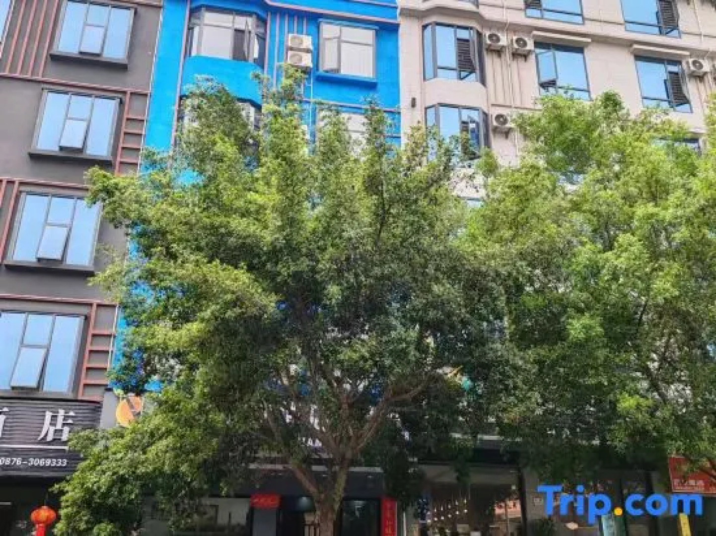 Funing Huayue Theme Hotel