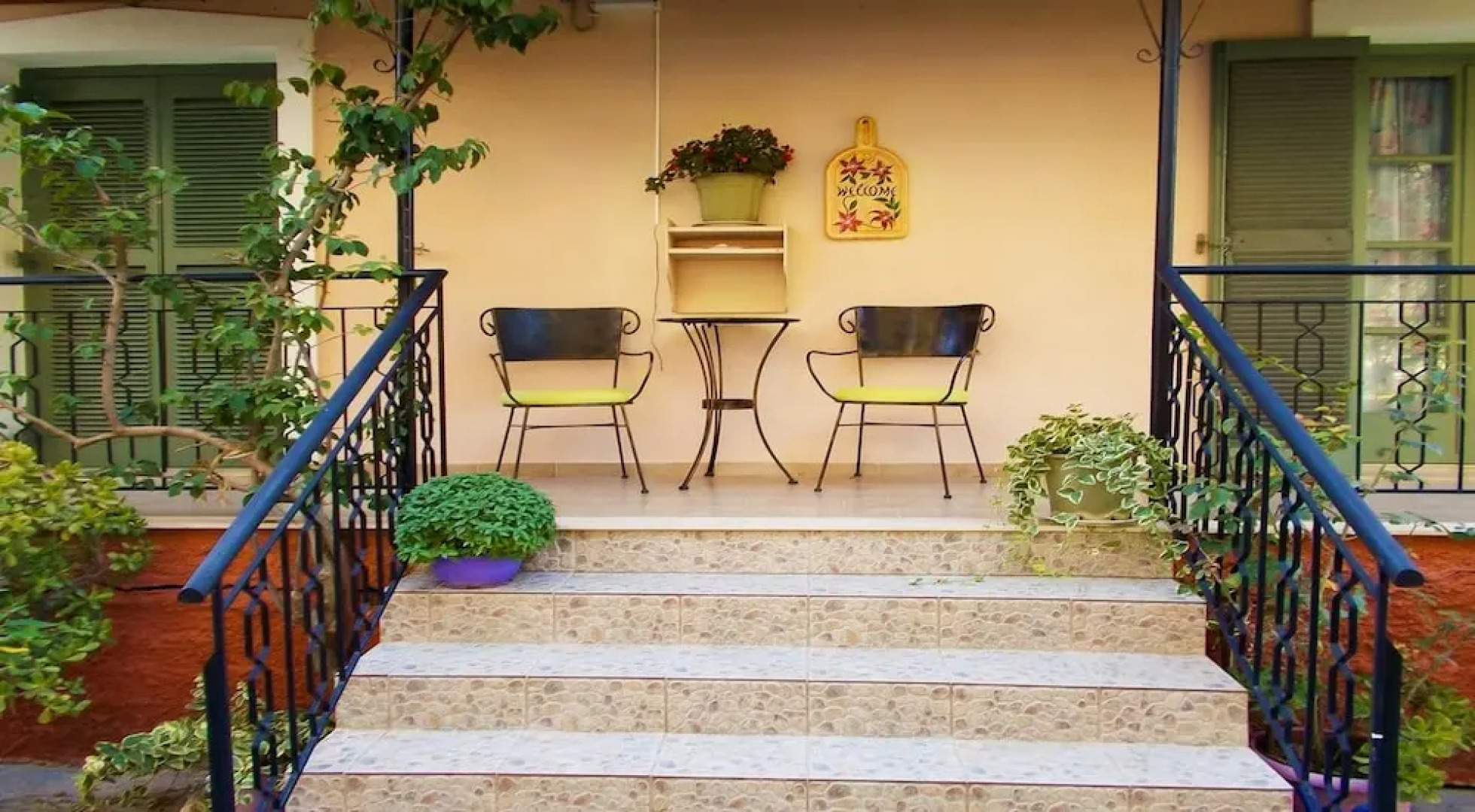 Maria's Studios & Apartments