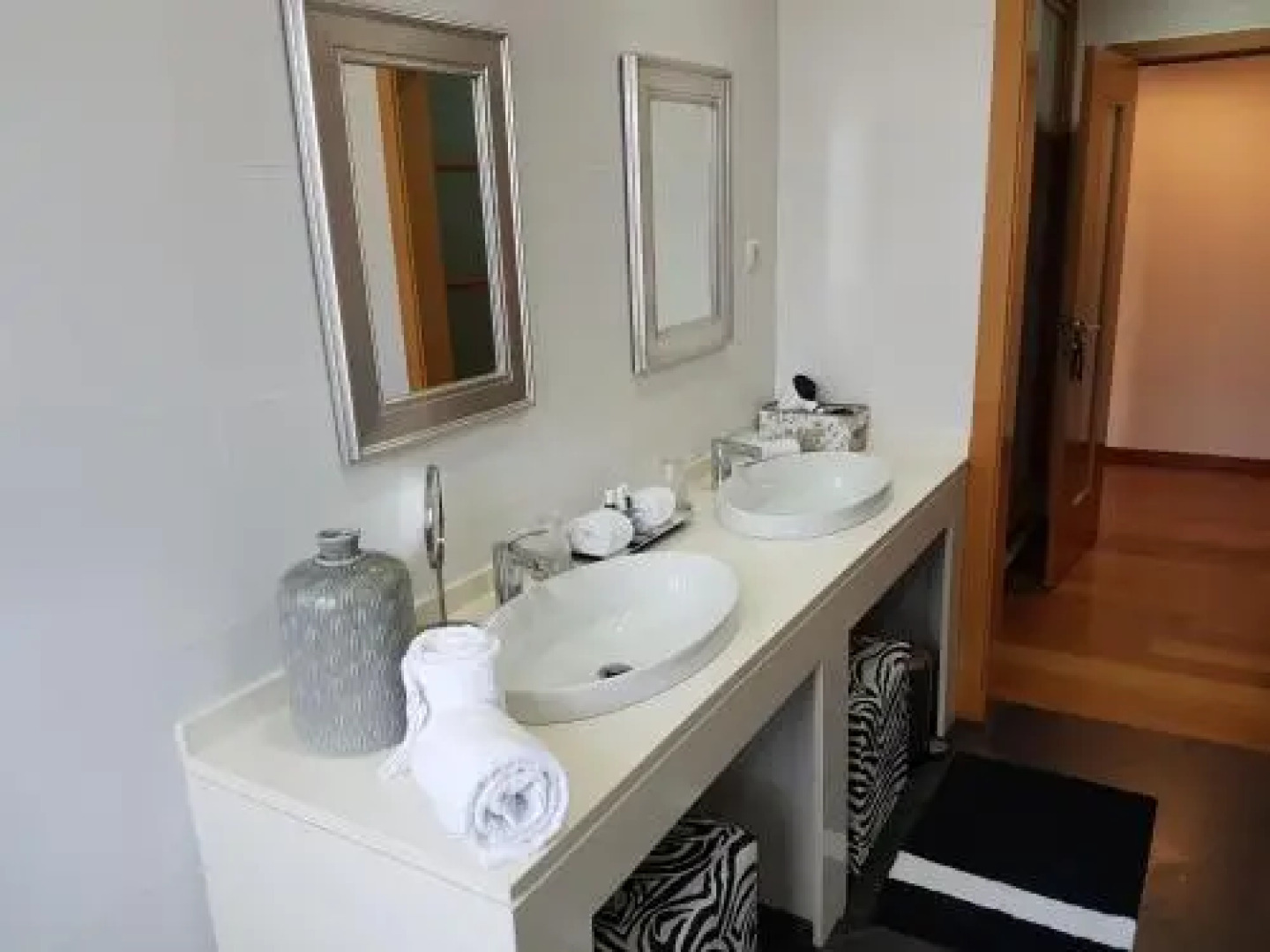 Door 12, Sintra Guest House