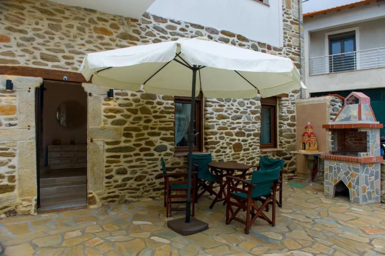 To petrino holidays house