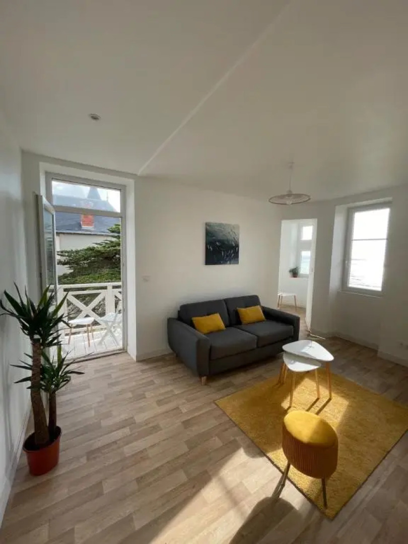 Appartement rénové dans villa d'exception face à la mer