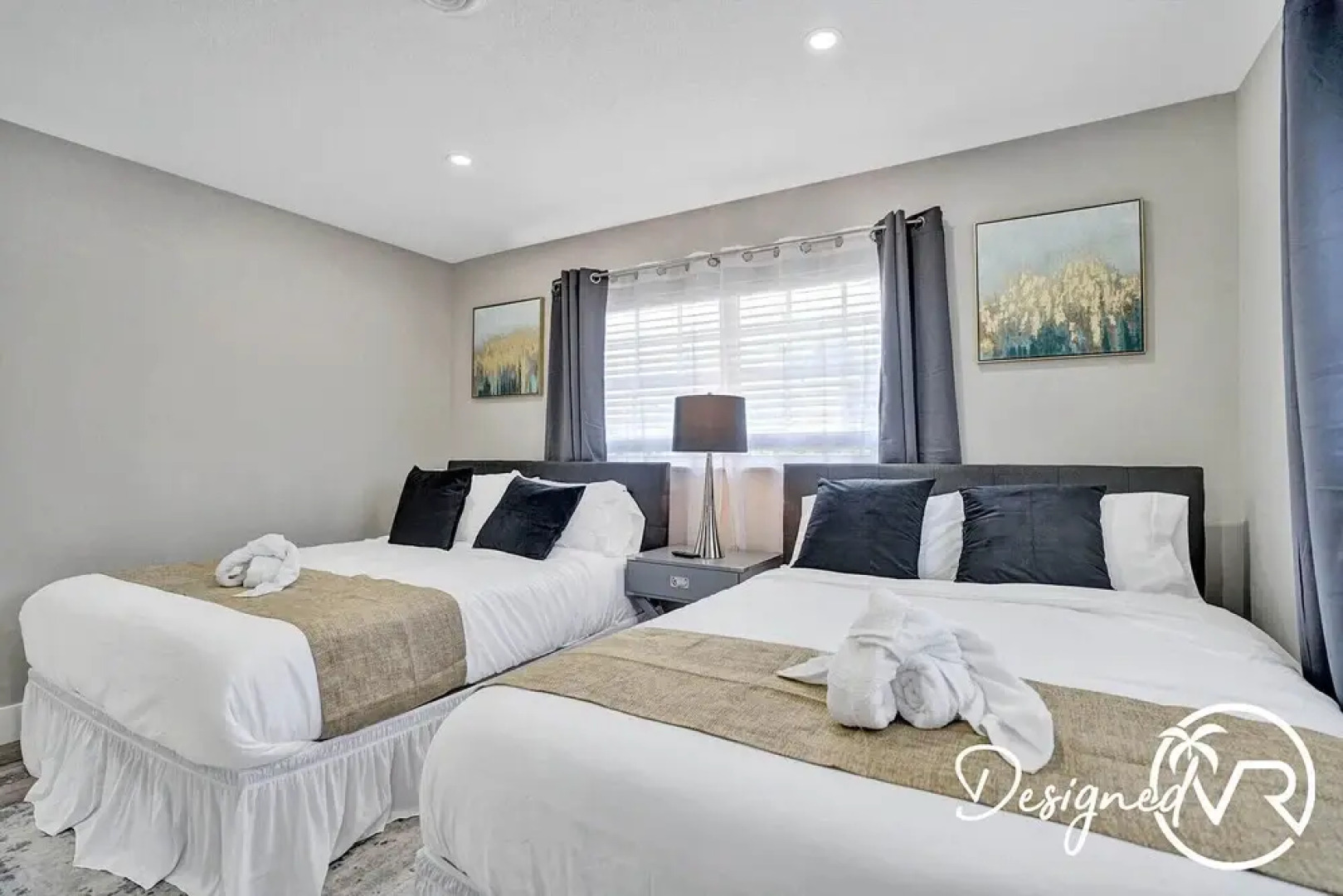 Chic 3BR w heated pool 1 mile to Beach