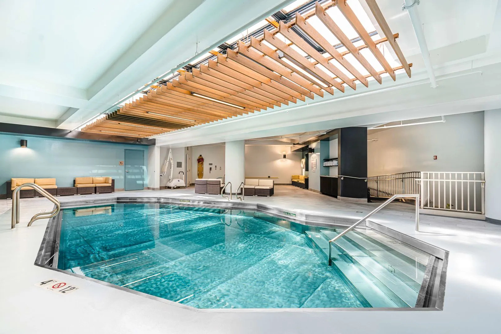 Embassy Suites by Hilton Indianapolis Downtown