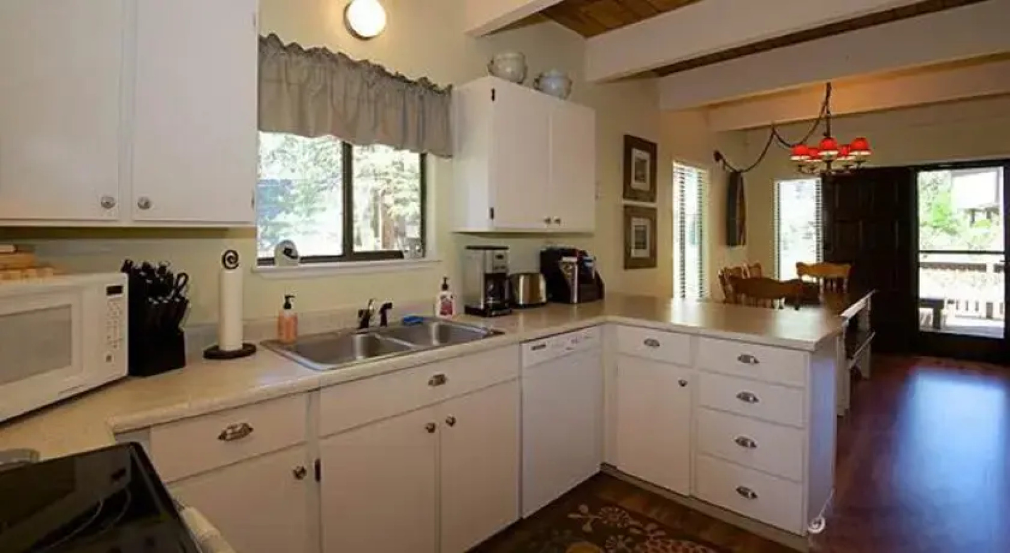 RedAwning 15 Cedar Crest