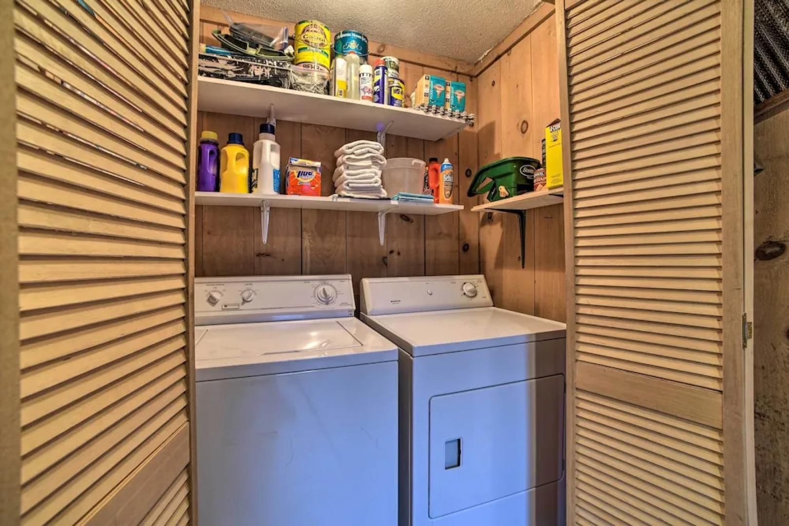 Cozy Mountain Retreat w/ Deck ~ 3 Mi to Mount Snow