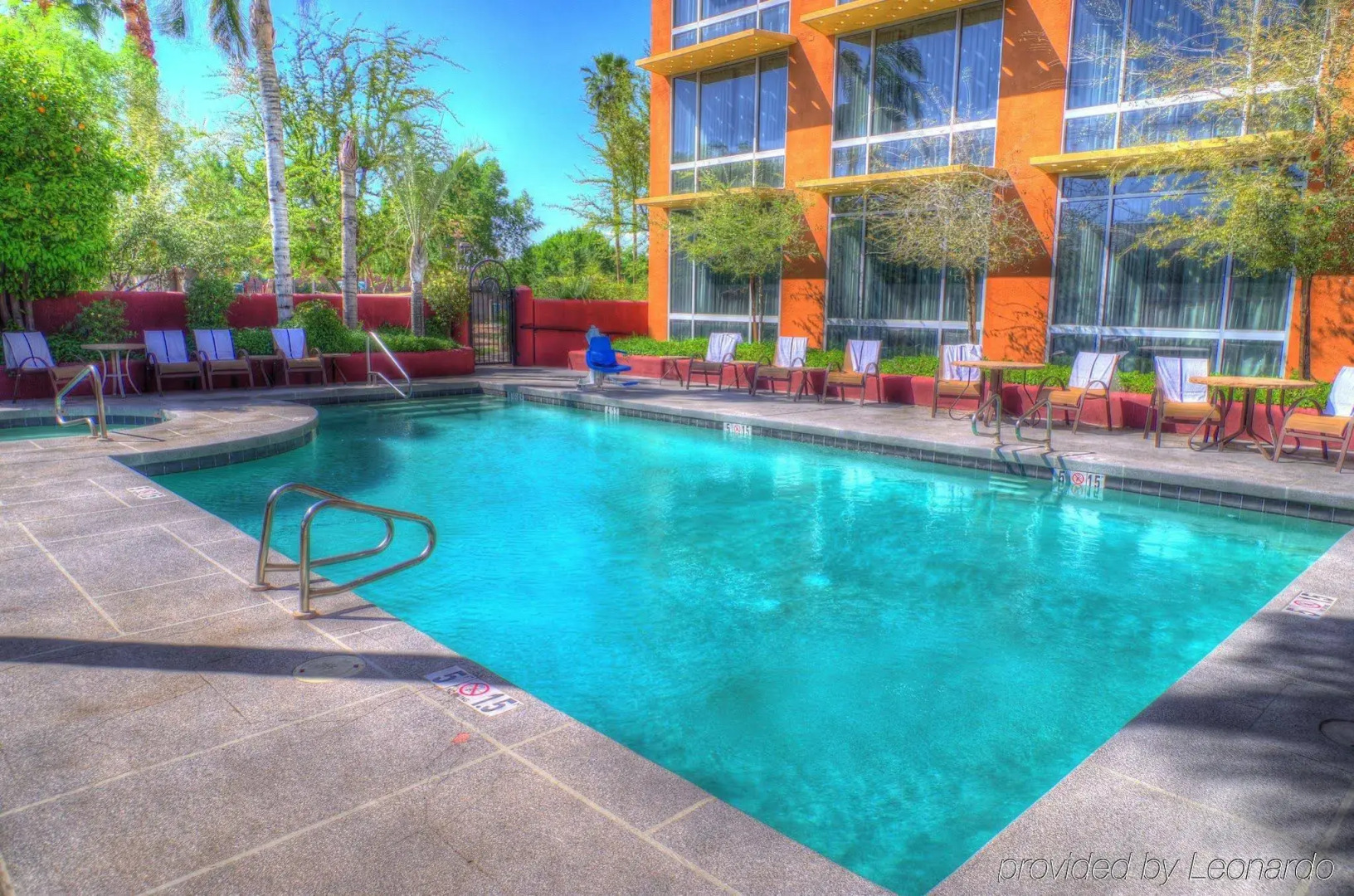 Holiday Inn Express & Suites Phoenix Midtown by IHG