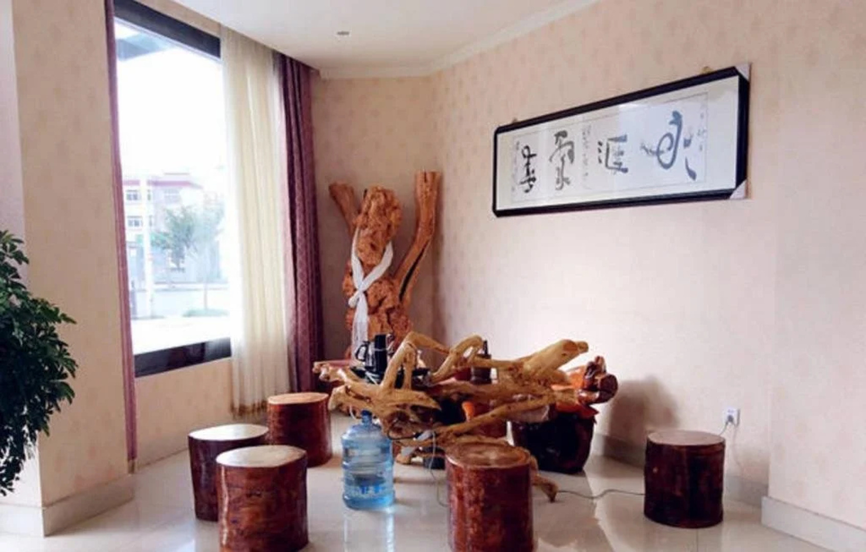 Linzhi Yonghui Business Hotel