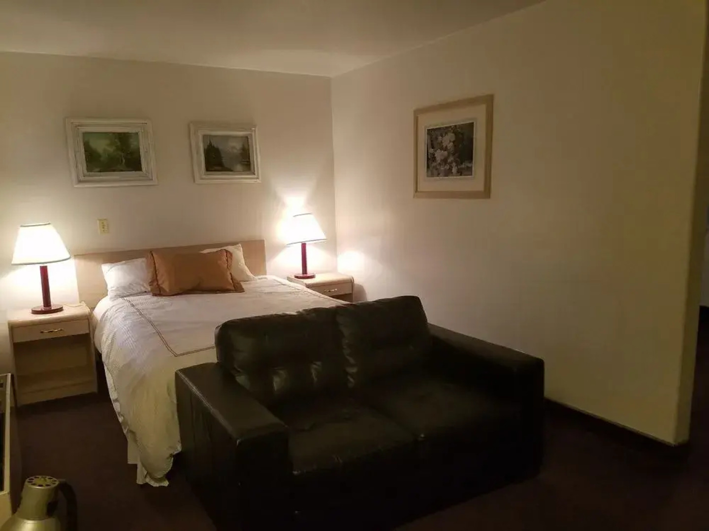 Downtown Xenion Motel