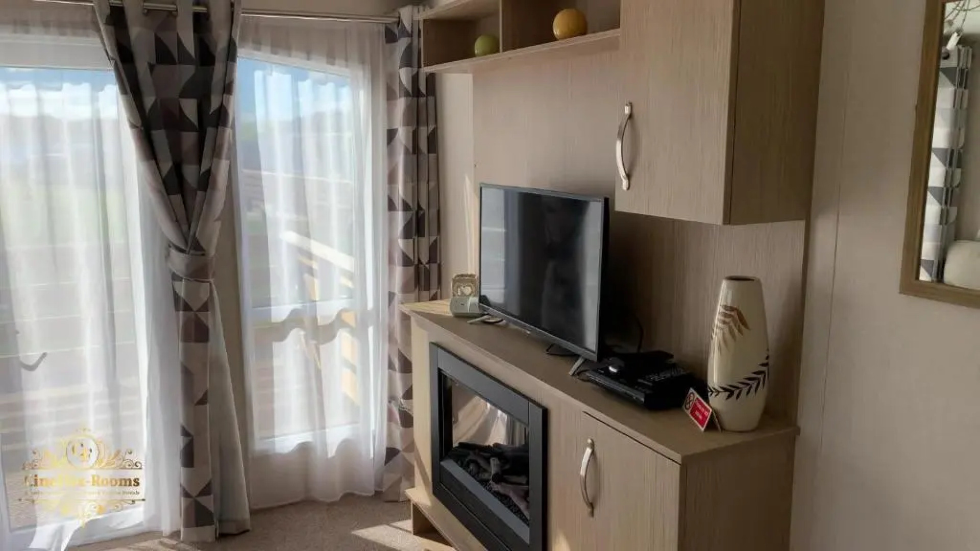 3 Bedrooms Loch Views Heated Pool Close To Beaches