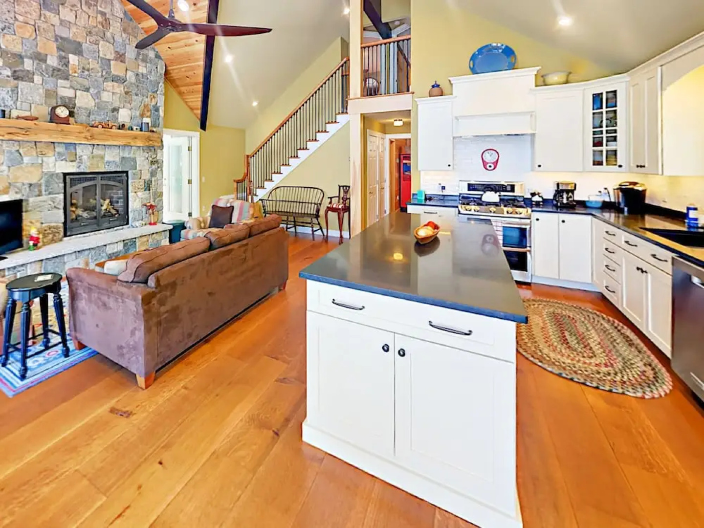 24 Meadow Point Rd Cottage 3 Bedrooms 2.5 Bathrooms Cottage