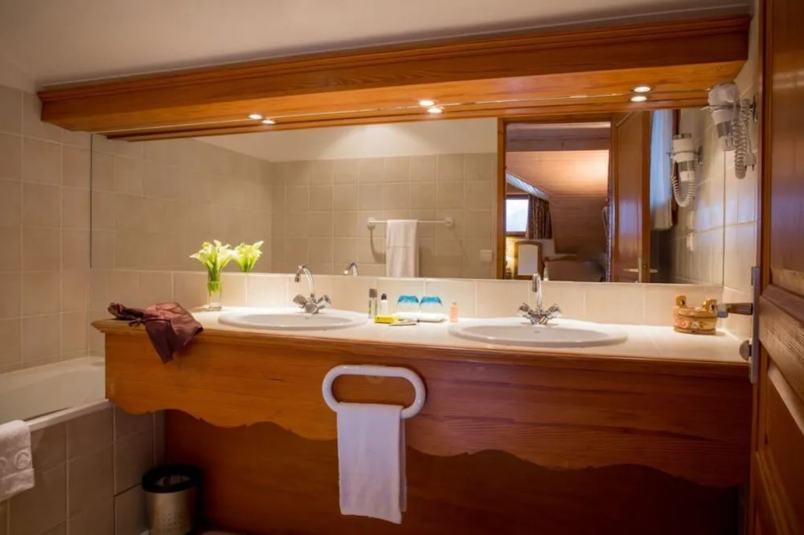 Lancolie "Chalet Du Lac"