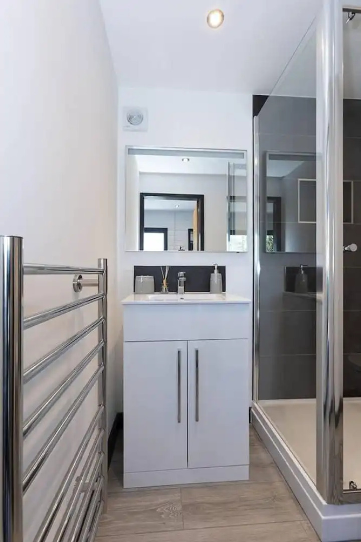 Beautiful Open Plan Lakeside Lodge, Shearsby