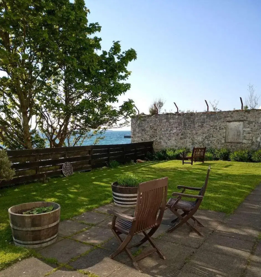 Port Charlotte Hotel