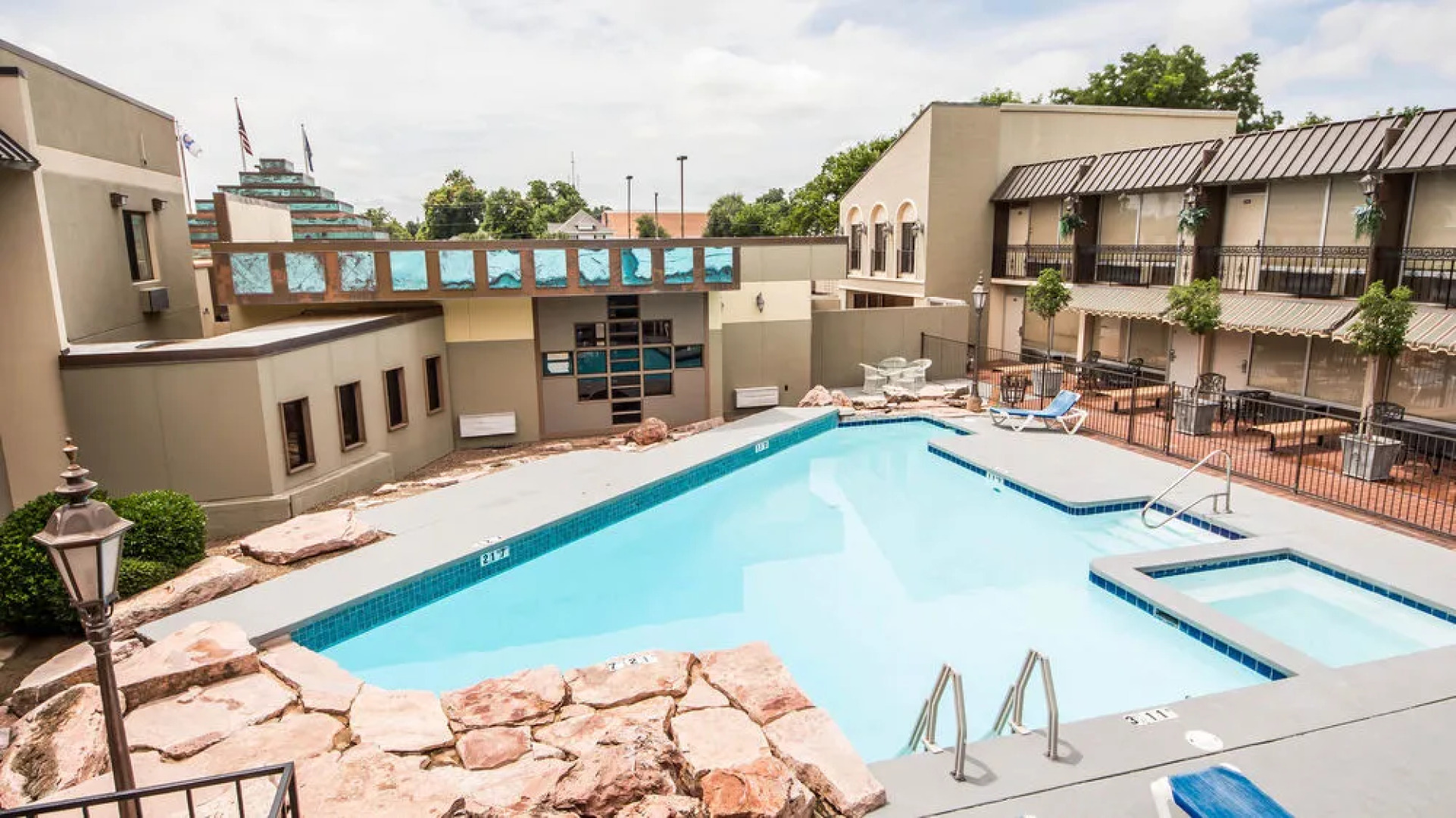 Comfort Inn Midwestern Square