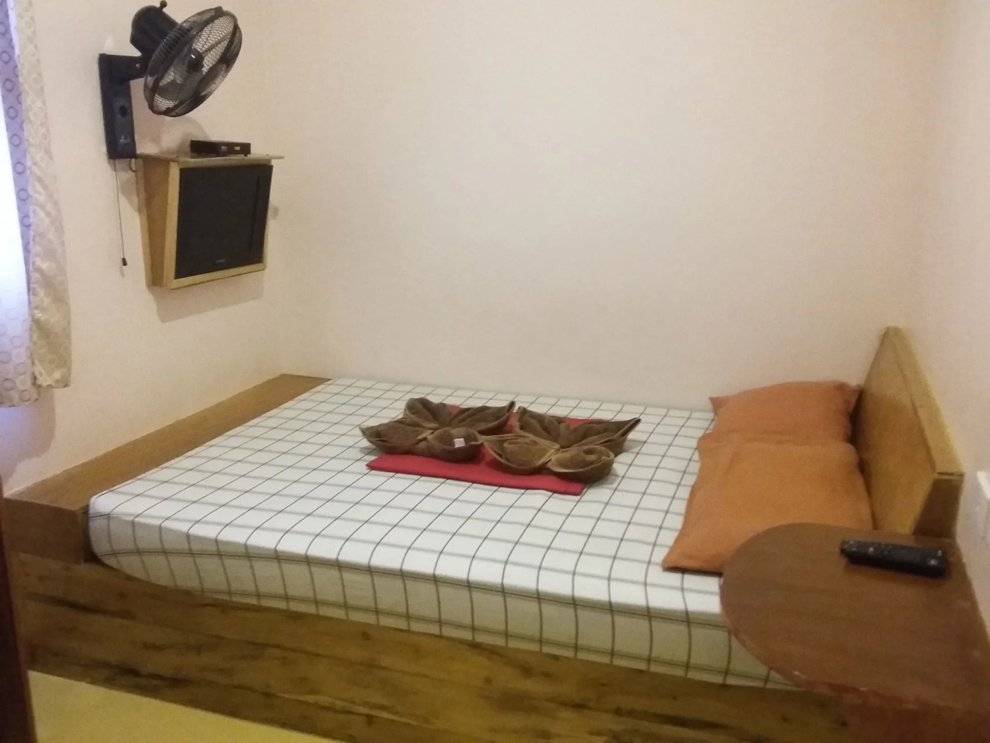 ZEN Rooms Basic White Knights Dumaguete