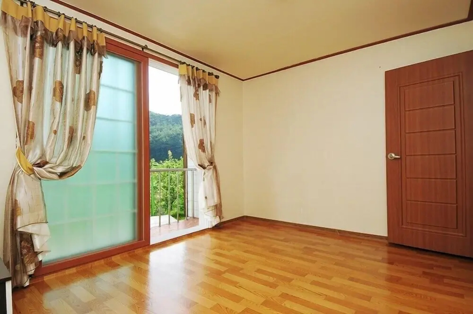 Songnisan Mountain White