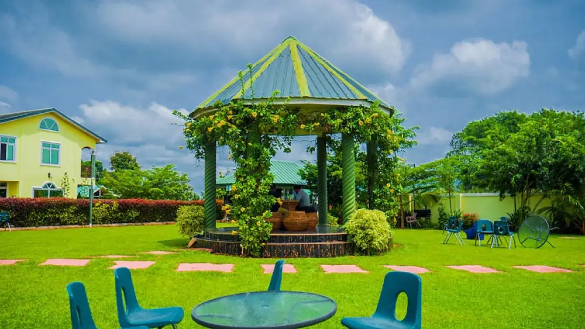 Sheilas Executive Hotel & Lodge