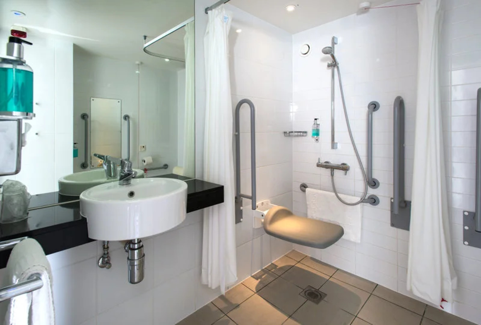 Holiday Inn Express Cambridge Duxford M11 Jct 10