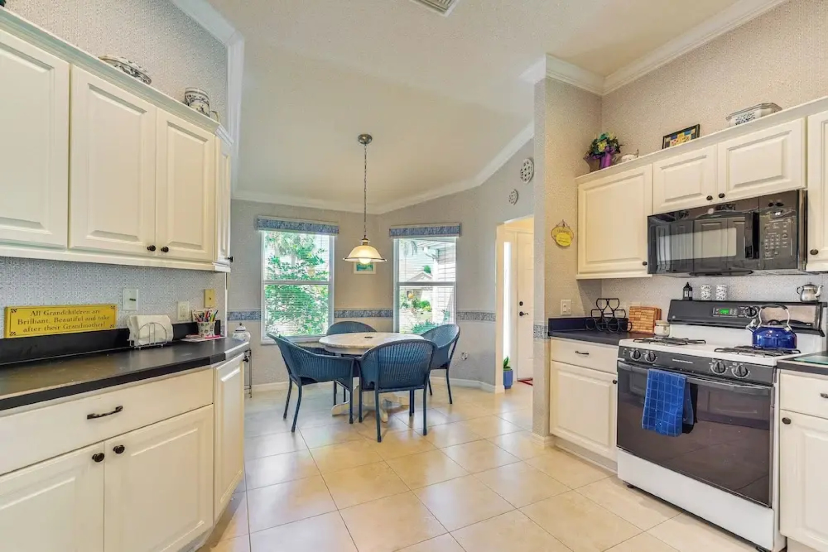 Walk to Golf & Pool: Pet-friendly Villages Home