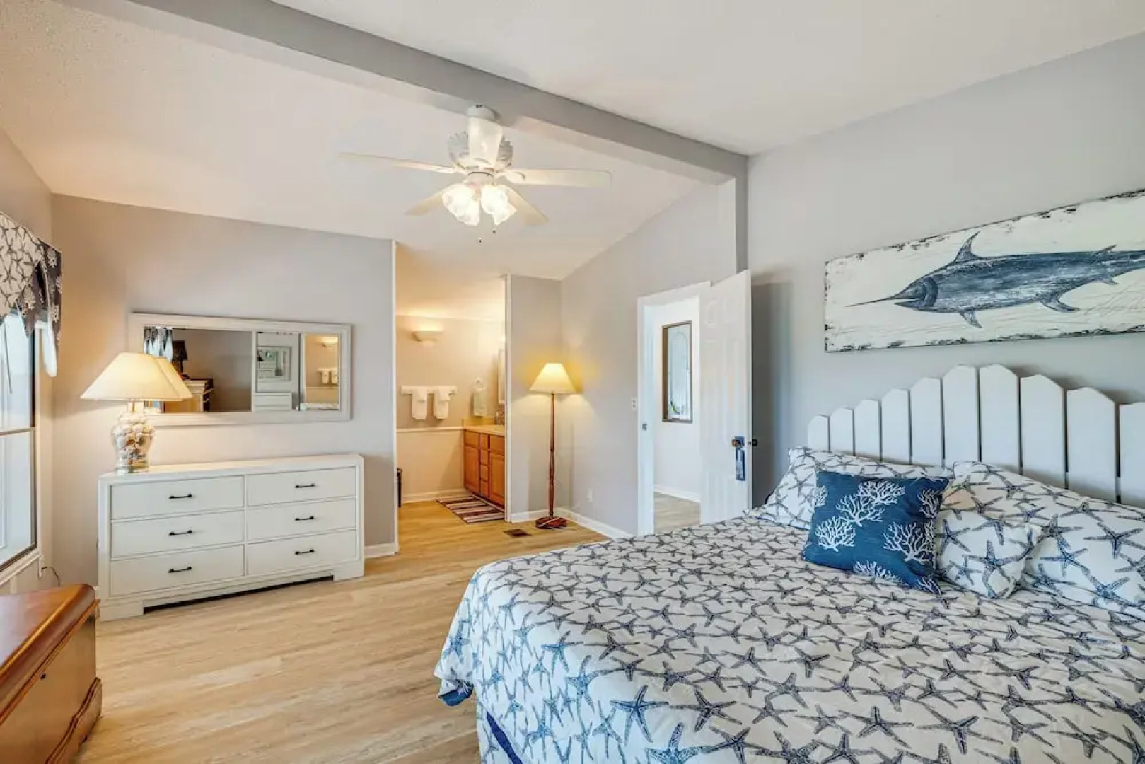 Harkers Island Getaway w/ Deck: Near Cape Lookout!