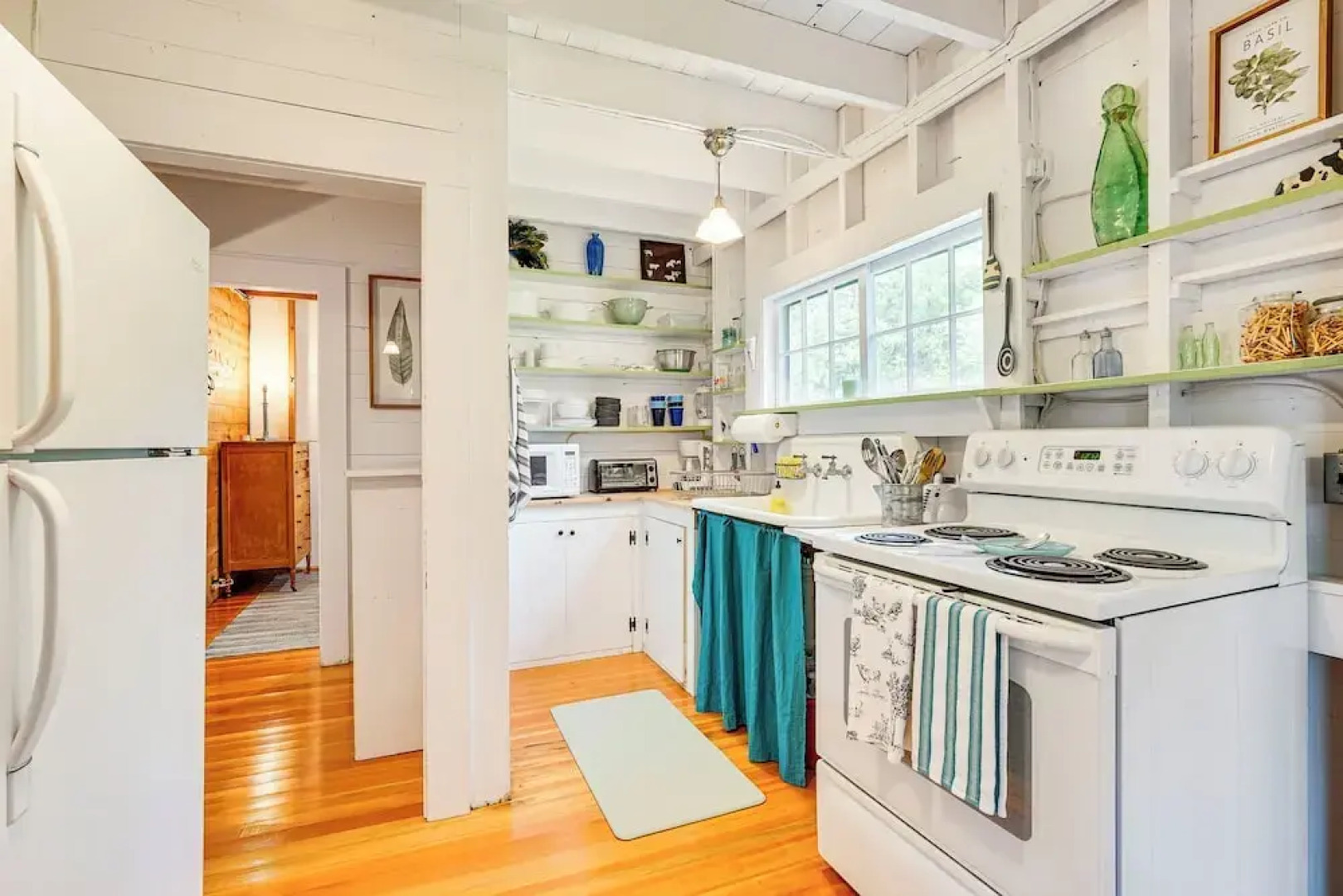 Rustic Marlboro Cottage: 4 Mi to Lake Raponda!