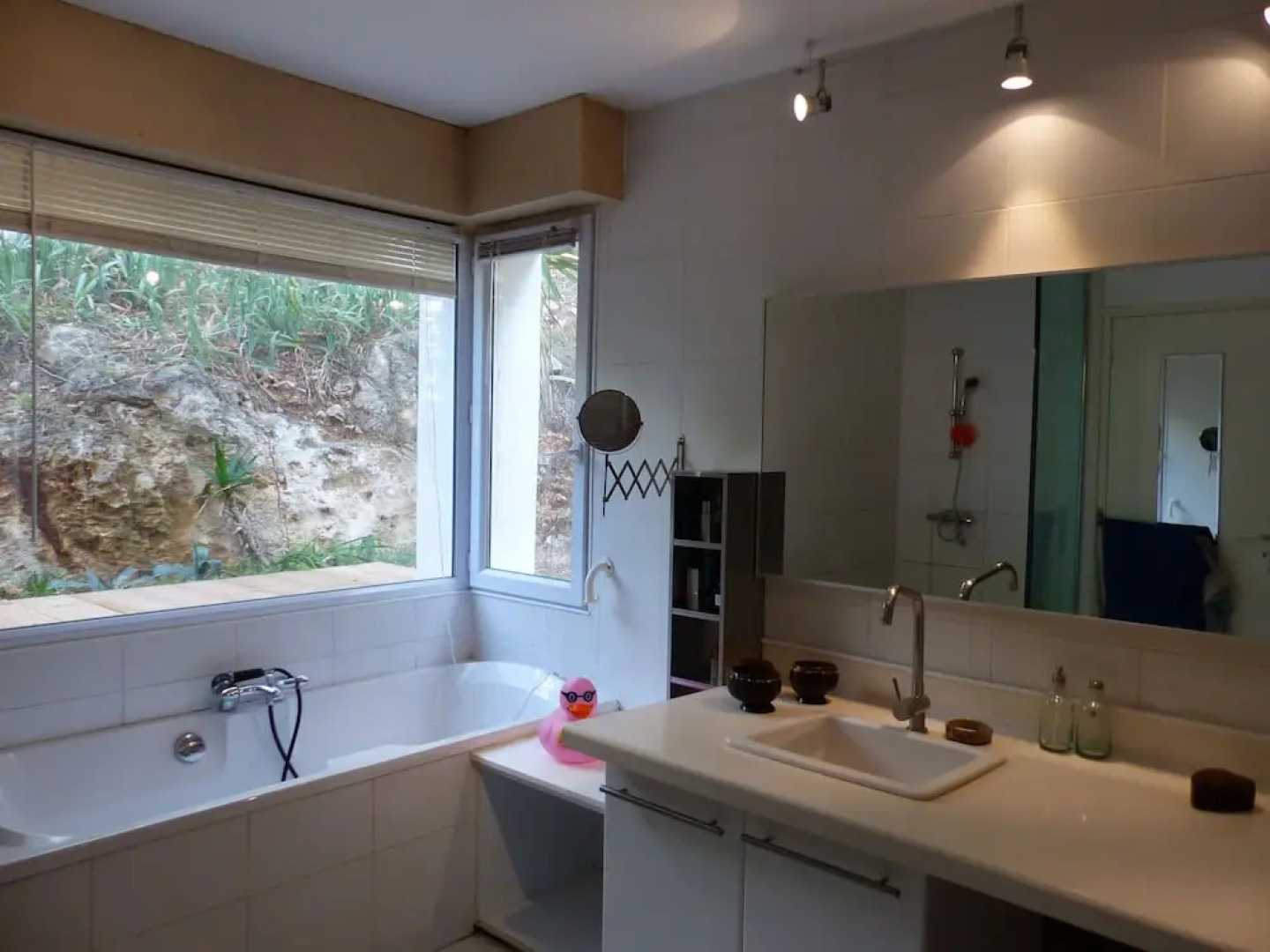 Spacious Villa in Toulon with Private Pool