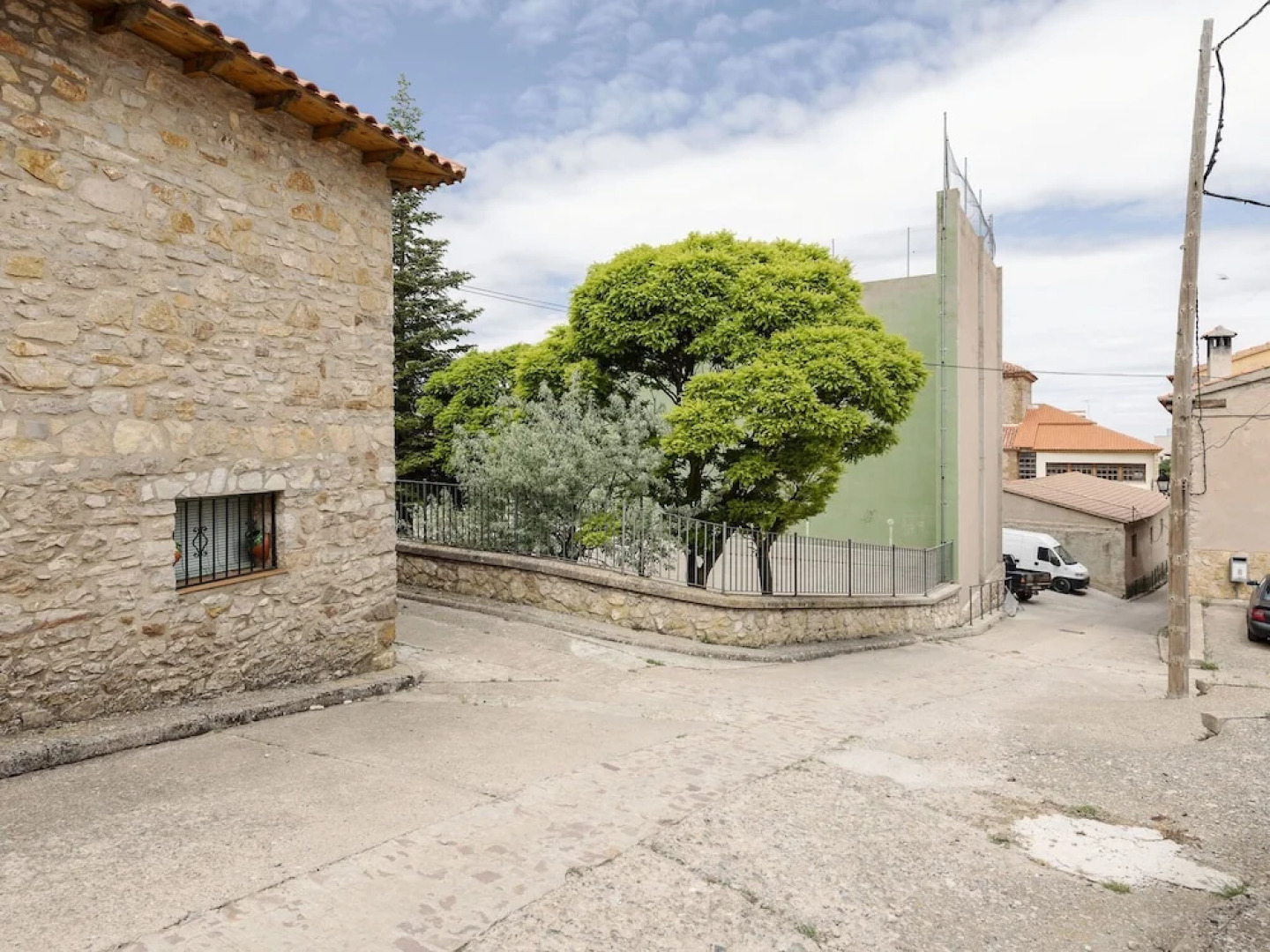 Voguish Apartment in Gudar With Heating