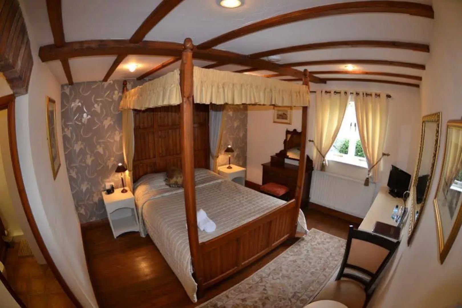 The Royal Arms Hotel