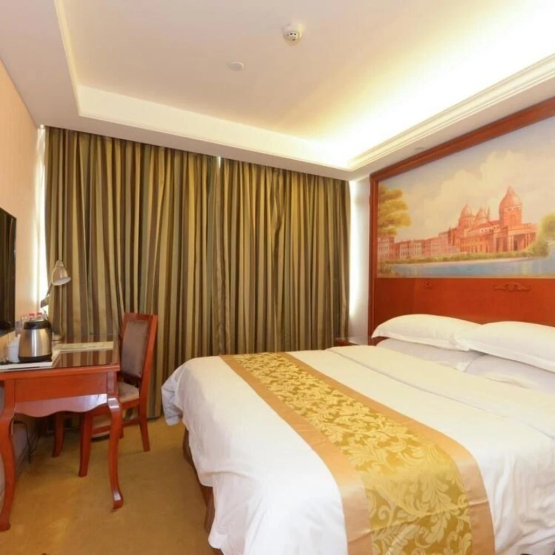 Vienna Hotel Guigang Central Square