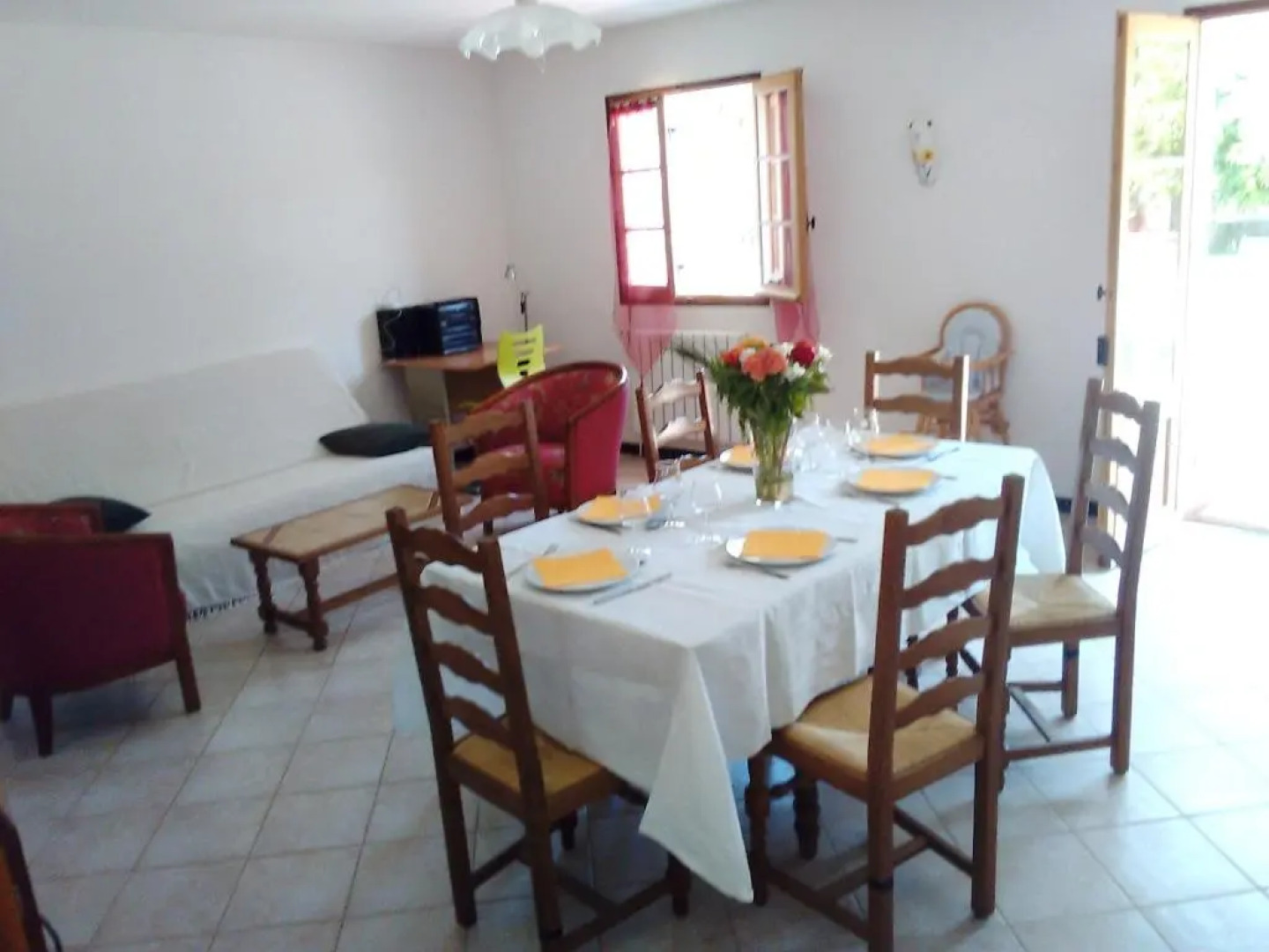 Villa de 2 chambres avec piscine privee jardin et wifi a Mormoiron