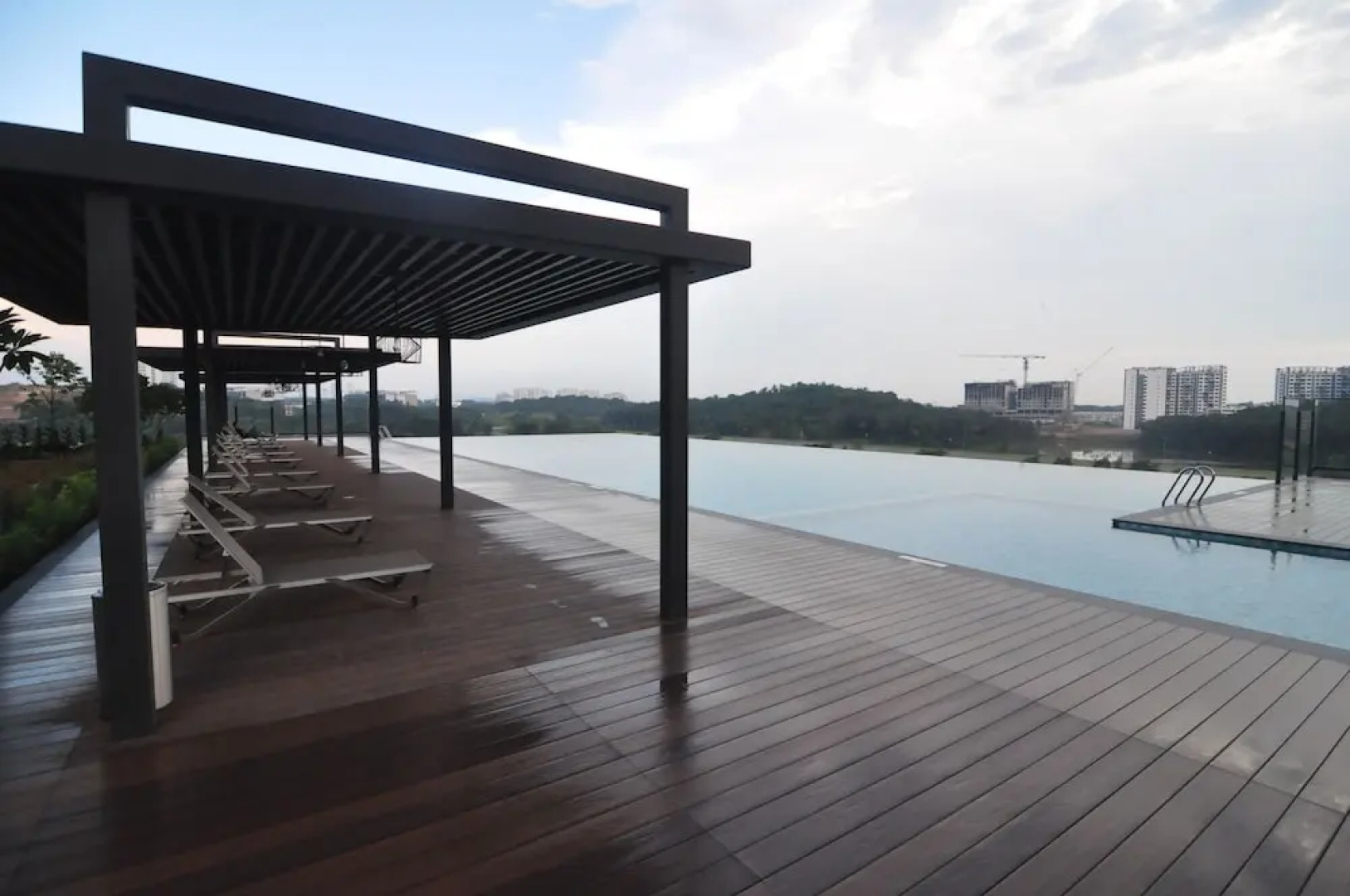 Kenwingston Square Garden by IdealHub