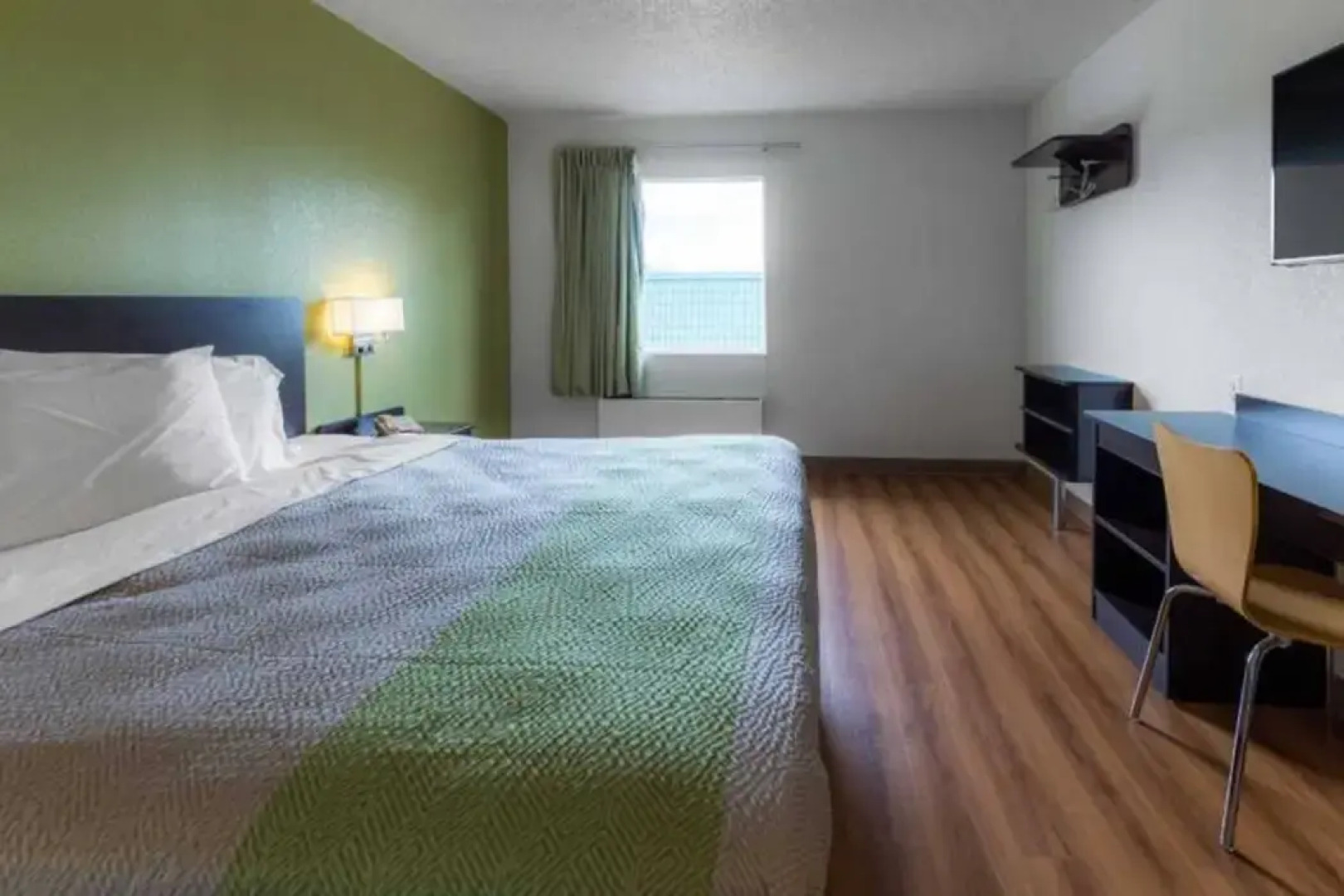 Motel 6 Warminster, PA