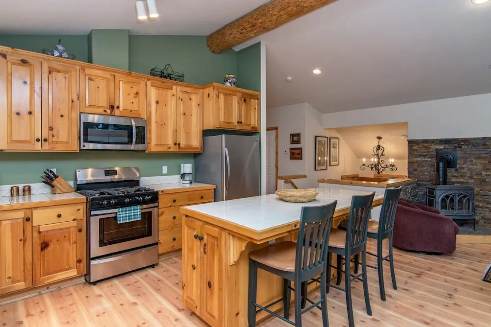 Sugar Pine Haus with Hot Tub by RedAwning