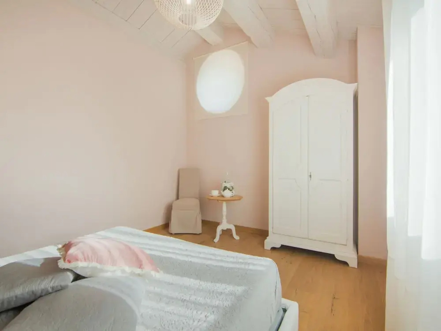 Chic Villa in Acqualagna with Hot Tub in Pool & Private Garden