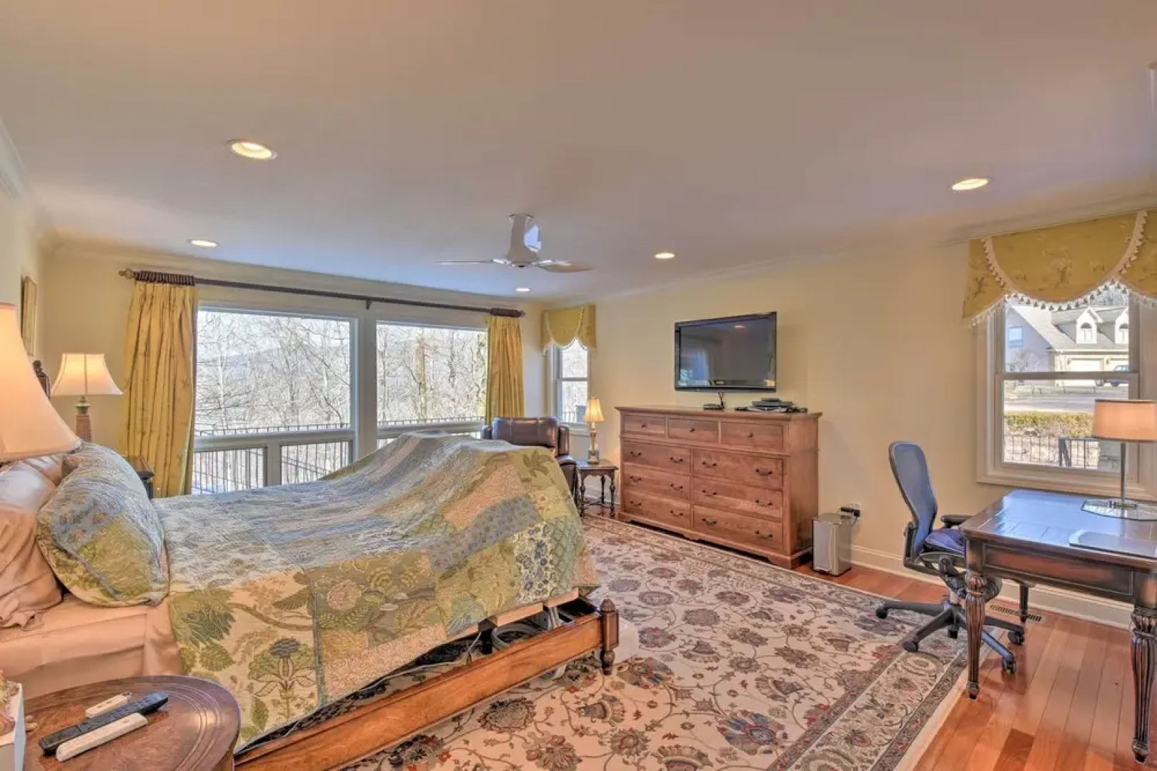 Captivating Vacation Rental Apt in Hayesville!