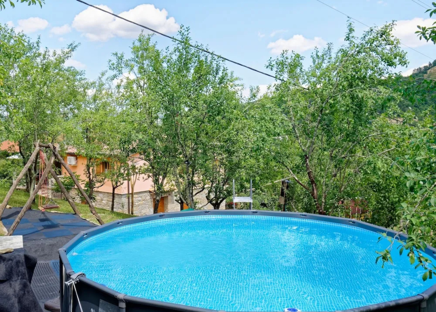 Casa Mira - Two Bedroom Holiday Home with Pool