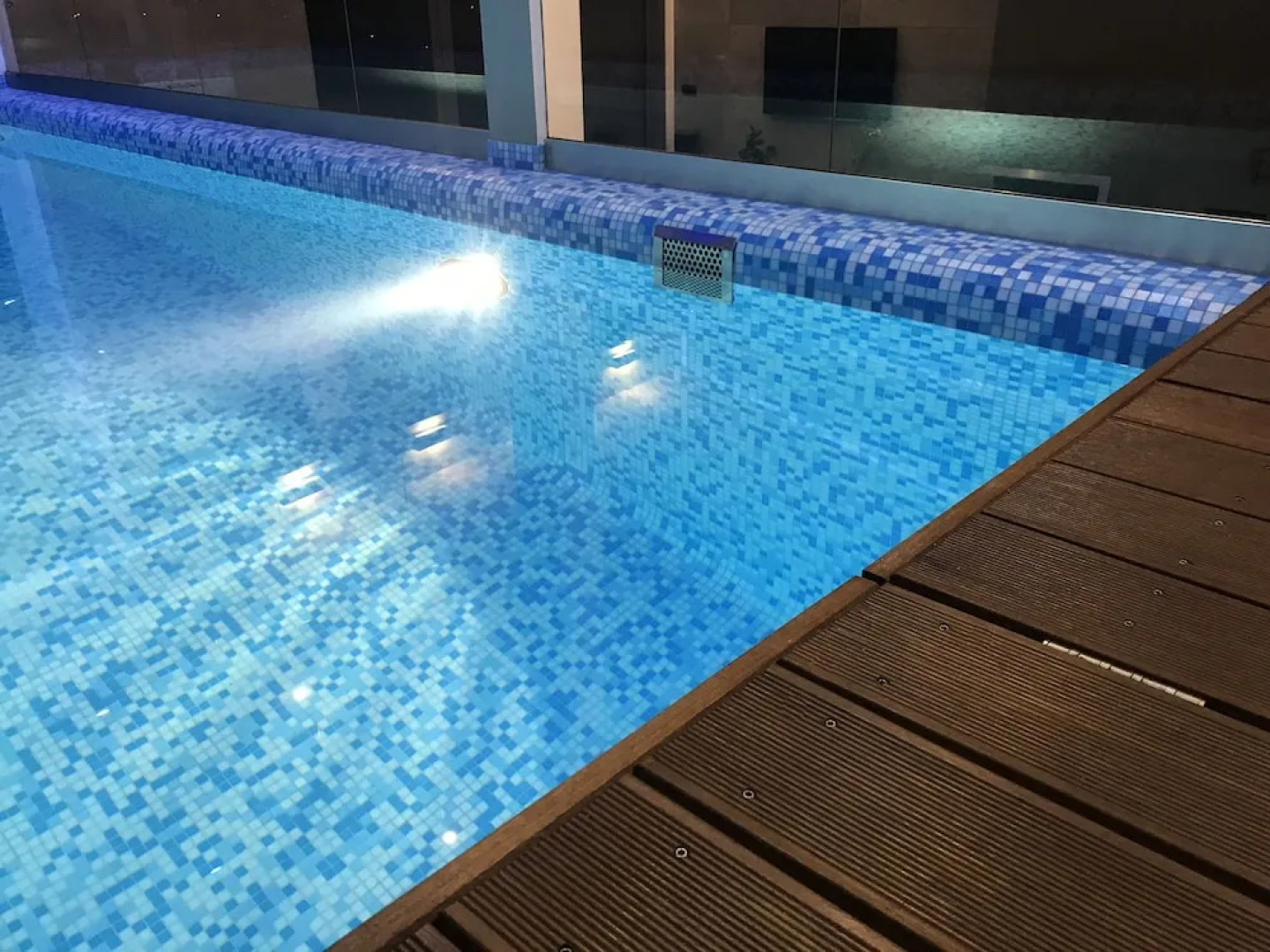 Młyńska 8 Apartament z prywatnym basenem