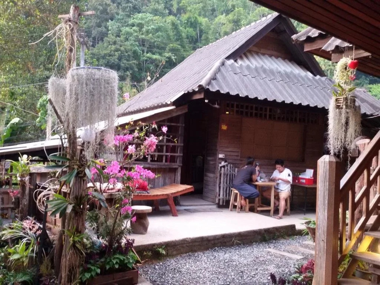 清迈湄康蓬胡安伯格哈格酒店(Maekampong Huean Bog Hug Chiangmai)