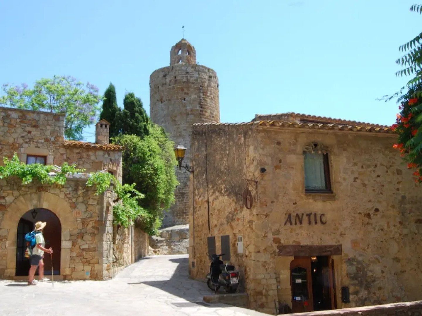 Beautiful Holiday Home With Dishwasher at 900m. From the sea