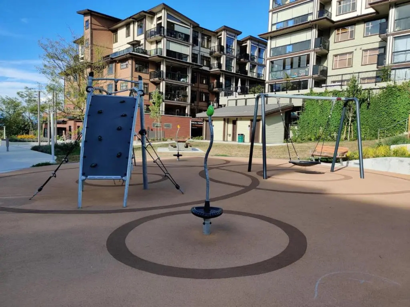 Modern & Comfy 2brdm Condo in Langley - Close to Highway 1