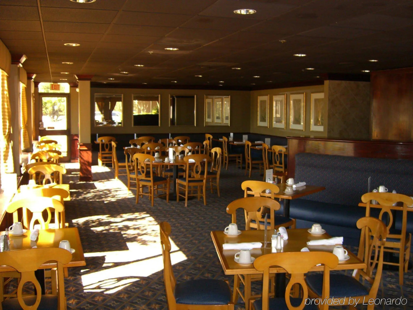 Love Field Hotel and Suites