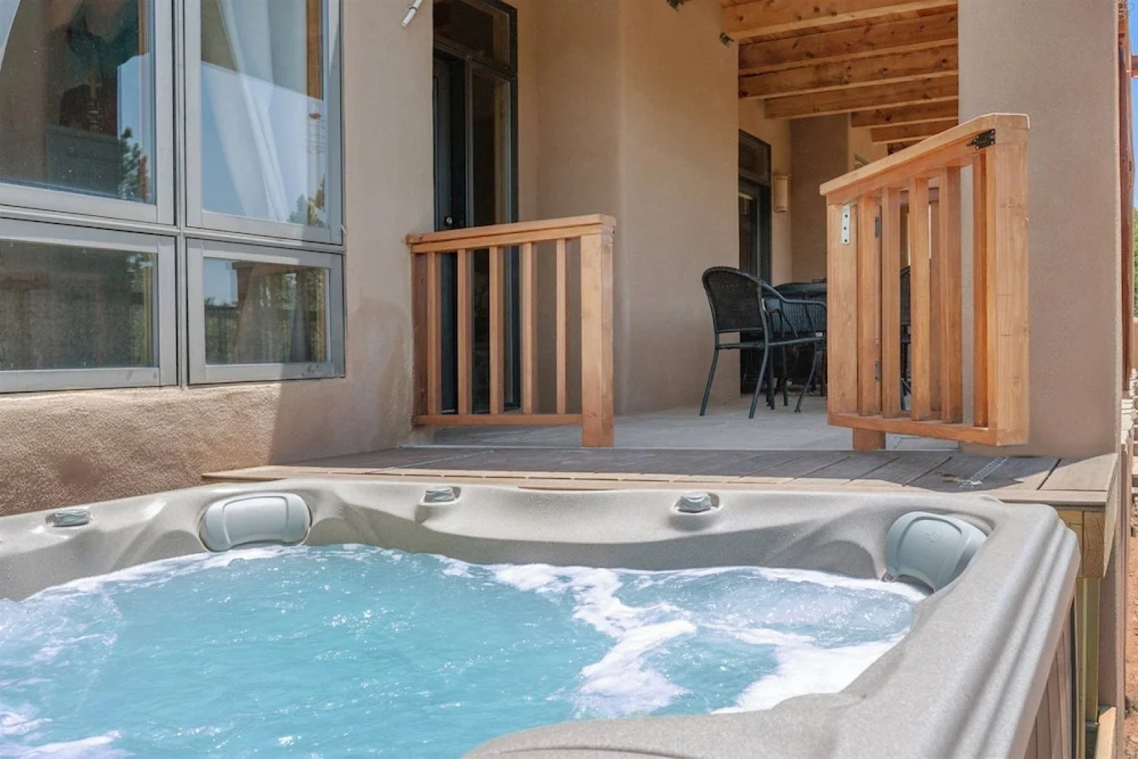 Sunlit Pines - Tucked in the Trees, Private Escape, Easy Drive to Plaza - NEW Listing